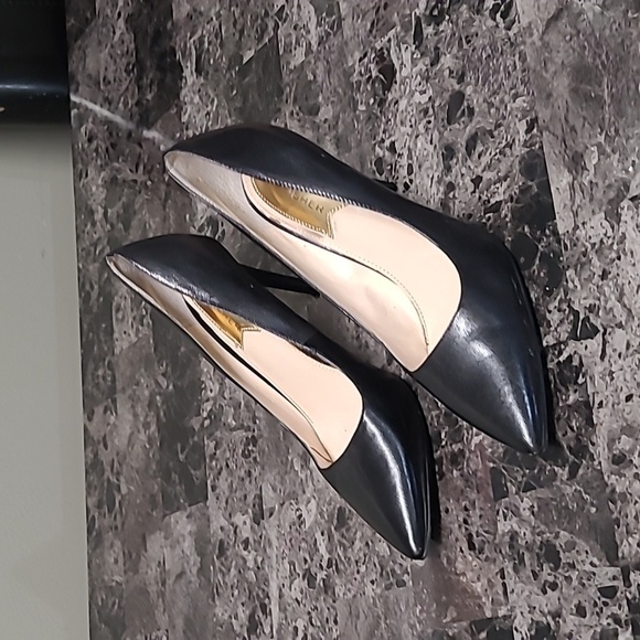 - Black Heels with 3.5" heel Marc Fisher size 7.5 - Picture 2 of 2